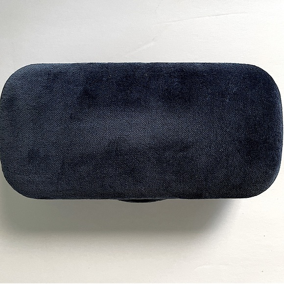 Gucci Black Framed Sunglasses w/ Gray lenses - Picture 14 of 15